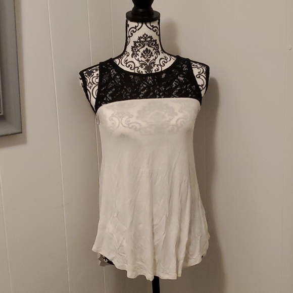 Women's Old Navy Dressy Blouse Top Black and White - Picture 3 of 7